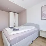 Goldenhugo